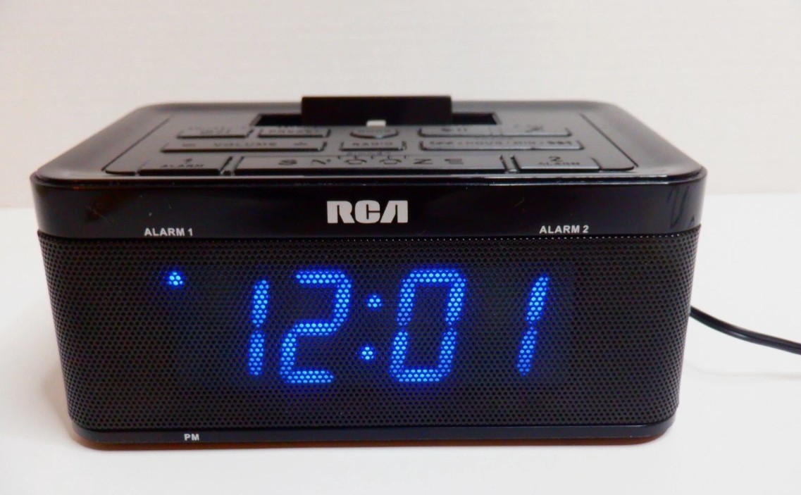 RCA RCR8632i5 S Dual Alarm Clock Radio with USB Port