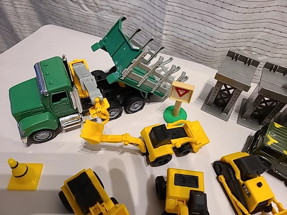 CAT Mini Machines Construction Trucks Toy Set - Lot of 12 With 12 Magna Tracks - Image 4 of 4