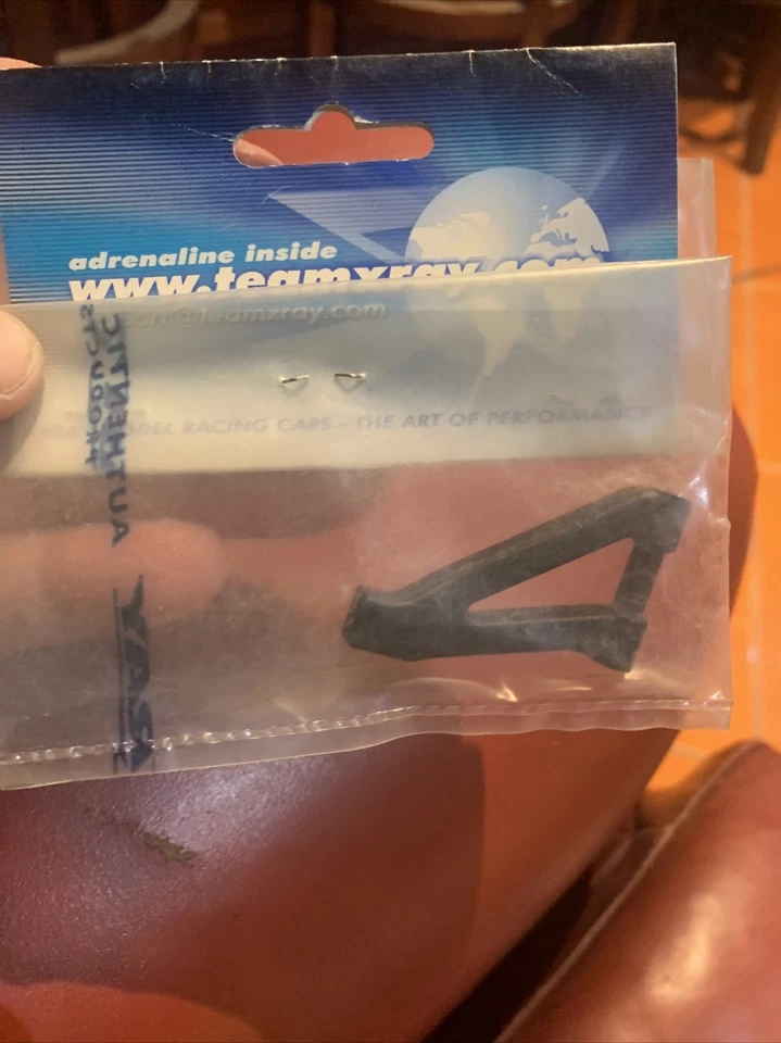 XRAY 302140 - SUSPENSION ARM FRONT UPPER LEFT - Image 4 of 4