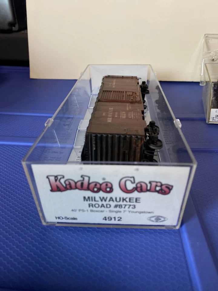 HO Scale Kadee 4912 MILW Milwaukee Road "Hiawatha" 40' Box Car #8773 - Image 2 of 2