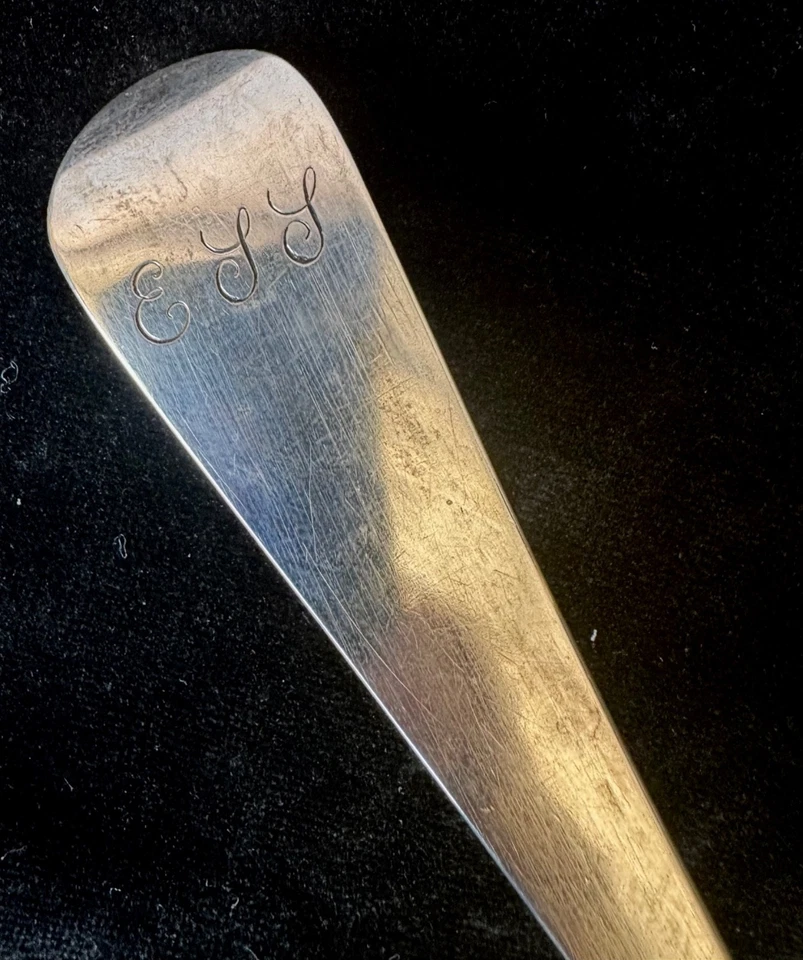 Антикварная викторианская ложка для соуса из чистого серебра с узором скрипки 1850–1899 гг. - Изображение 3 из 4