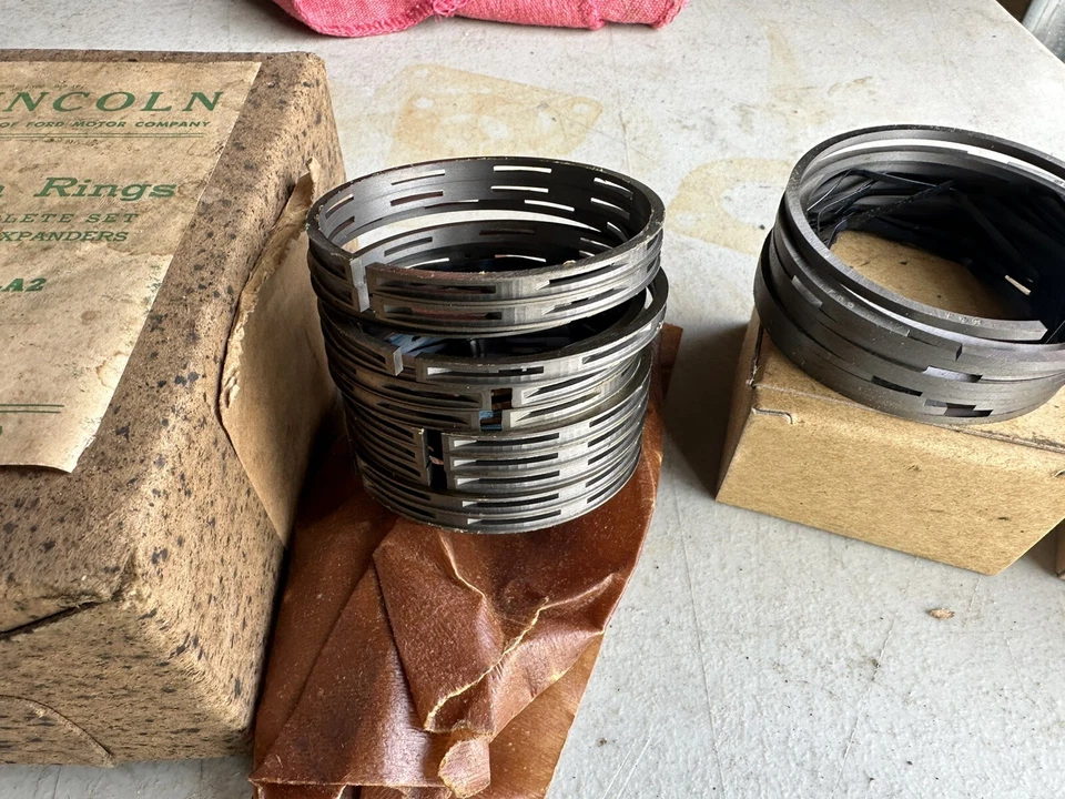 Juego de anillos estándar Lincoln Zephyr V-12 96H-6149-A2 NOS Foto 3 de 4