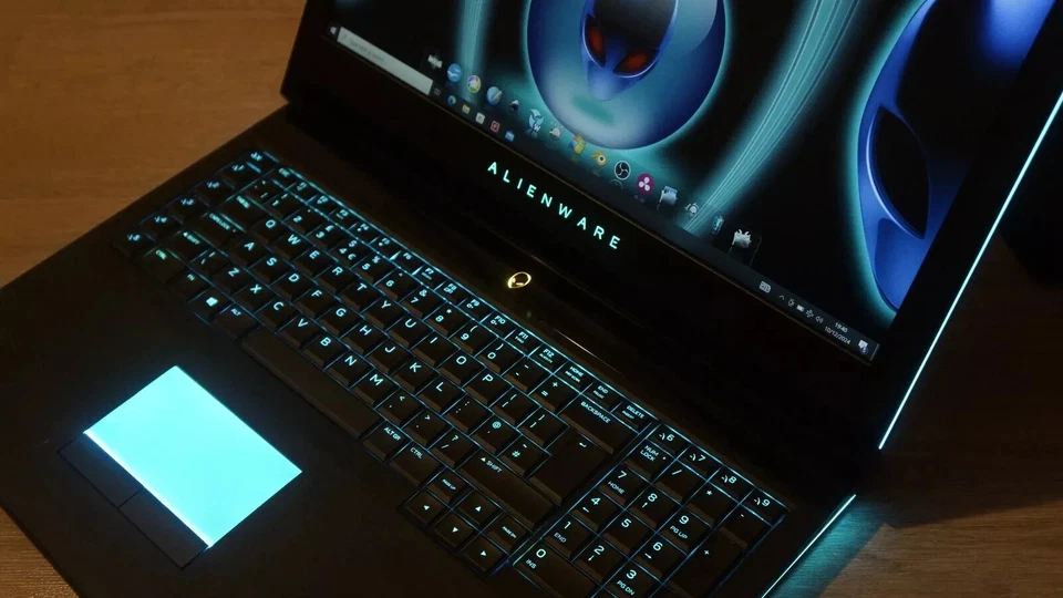 DaRe UFO Powerhouse Alienware 17 R4 + Win 11 + i7 + NVIDIA Gaming /Media Laptop - Image 3 of 4