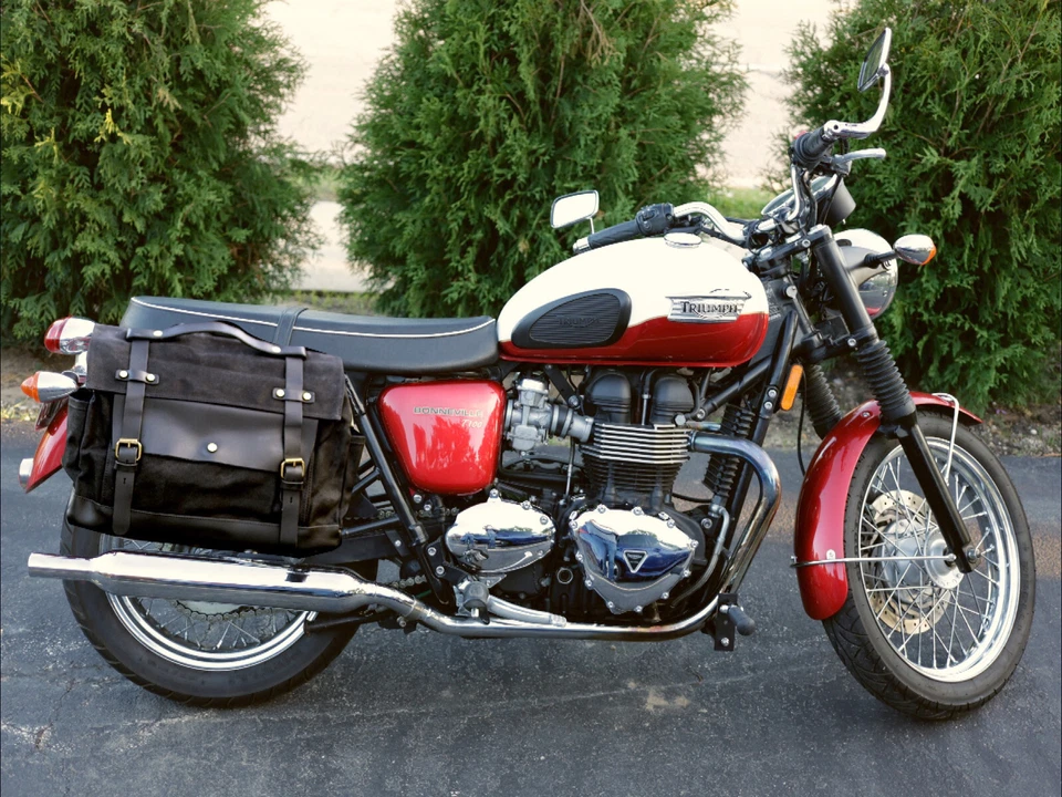 Equipaje bolsas de sillín Triumph Bonneville 2001-2015 con soportes personalizados NEGRAS Foto 2 de 4