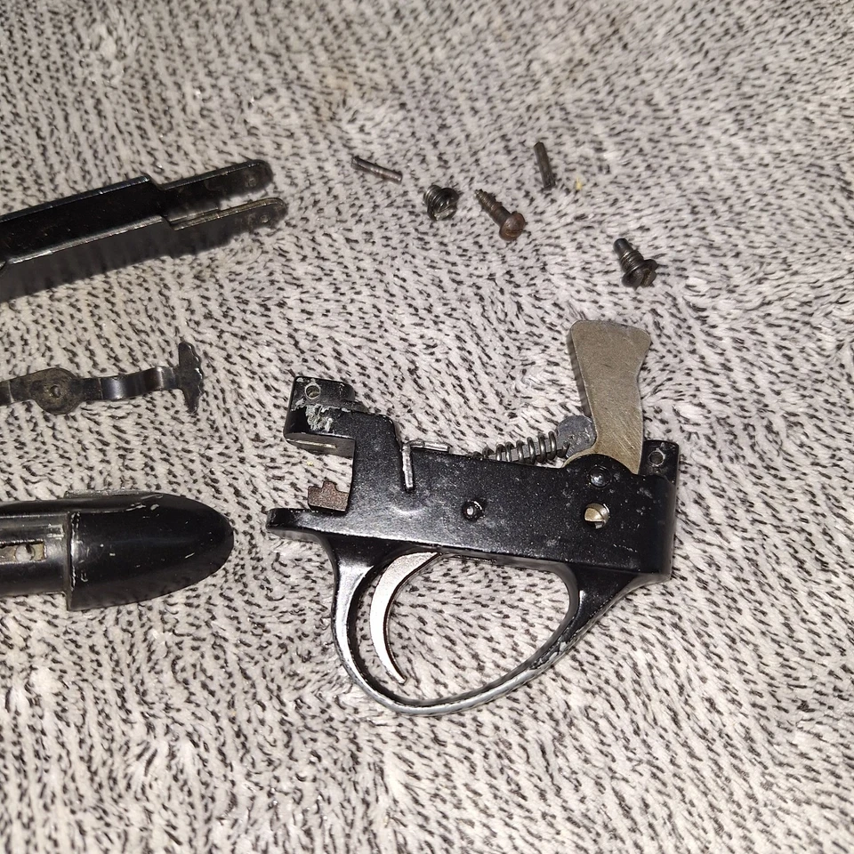 Grupo de gatillo de acción de perno Stevens modelo 35 22lr de colección se adapta a algunos modelos salvajes también Foto 2 de 4