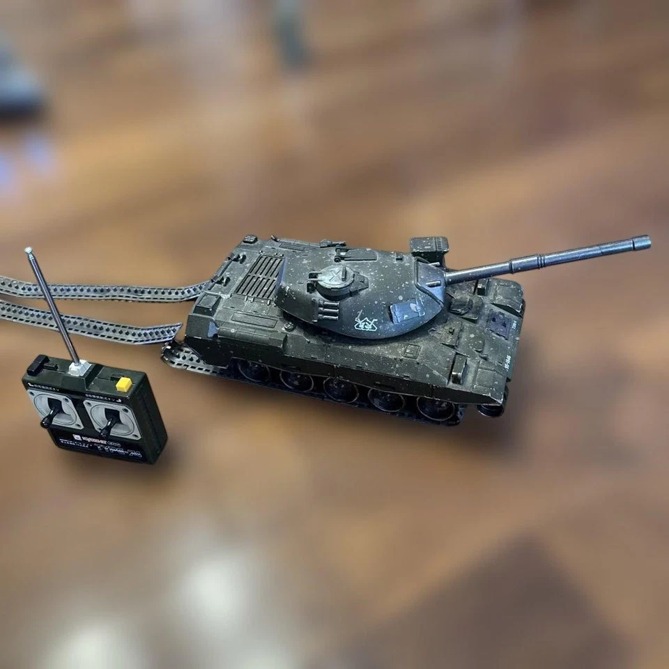 Serbatoio radiocomandato scala 1/16 nero - Immagine 3 di 4