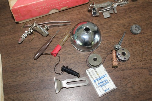 Singer Model No. 285J Vintage Sewing Machine W/ Extras - Picture 2 of 12