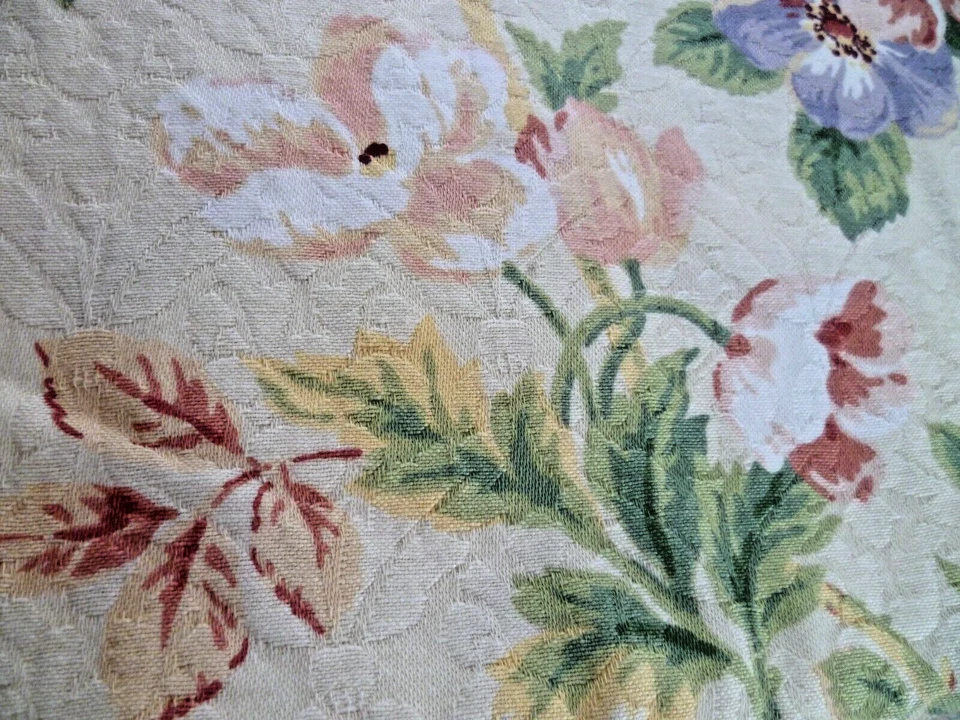 TELA SERIGRAFIADA DISEÑO JAY YANG FLORAL ROJO VERDE CREMA ALGODÓN 52X52 1 YARDA Foto 2 de 4