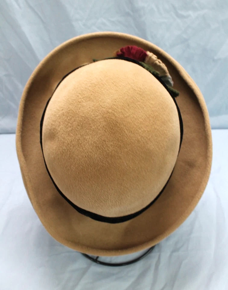 SOMBRERO DE FIELTRO DE LANA KATHY LUKER Hecho a Mano Bronceado Banda Ancha con FLORES Ala Enrollada Foto 4 de 4