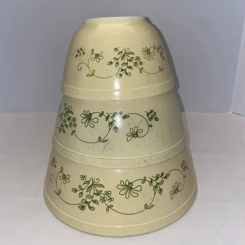 Vintage Pyrex "Shenandoah" Nesting Mixing Bowls Set of 3 Yellow #'s 401 402 403