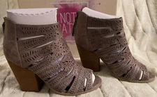 NIB NOT RATED SANTOS Grey Faux Leather Fashion Bootie Shoes Women's Size 7.5