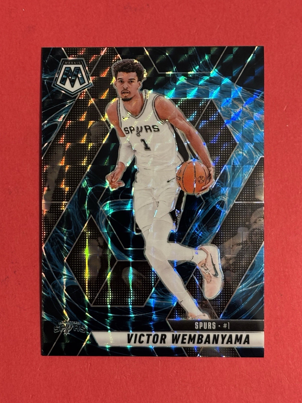 VICTOR WEMBANYAMA - 2024-25 Panini Mosaic #31 GENESIS Prizm