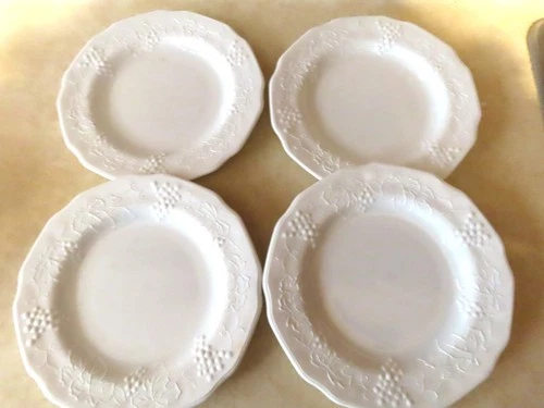 Vintage Indiana Glass White Harvest Grape Set of 4 Dinner Plates 10"
