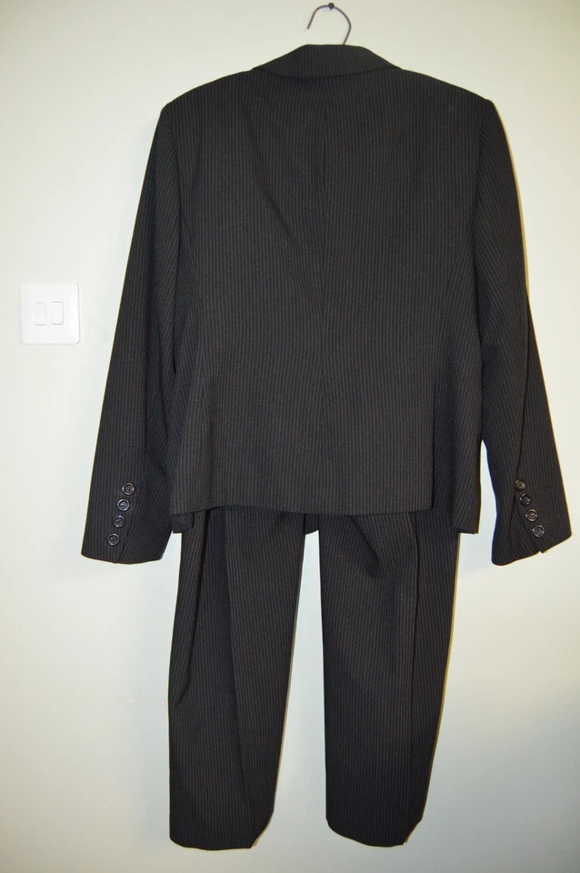 Autonomy size 16P black pin stripe ladies trouser suit - Image 2 of 3