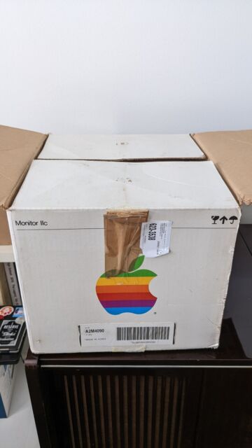 Vintage 1984 Apple IIc Monitor Model A2M4090 Tested and good/ Original Box