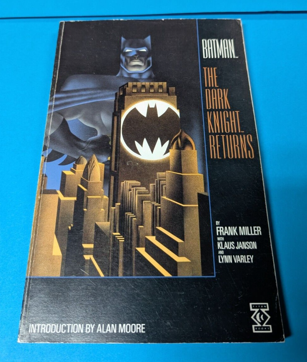 Batman Dark Knight Returns Titan Books Frank Miller 1986 (Paperback)