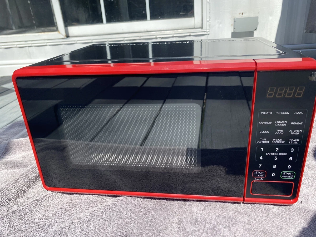 Mainstays Countertop Microwave Oven, 700 Watts, Red, New , 43 OFF