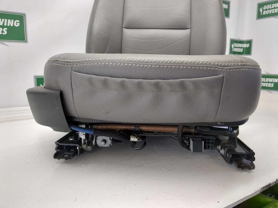 04-09 Saab 9-5 Front Seat RH Grey Non Ventilated - Image 3 of 4