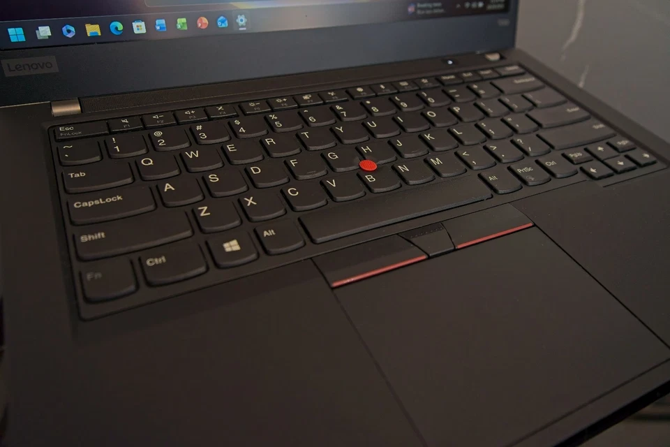 Lenovo ThinkPad T490 14" (256GB SSD, Intel Core i5-8265U, 1.60 GHz, 8GB RAM) - Image 4 of 4