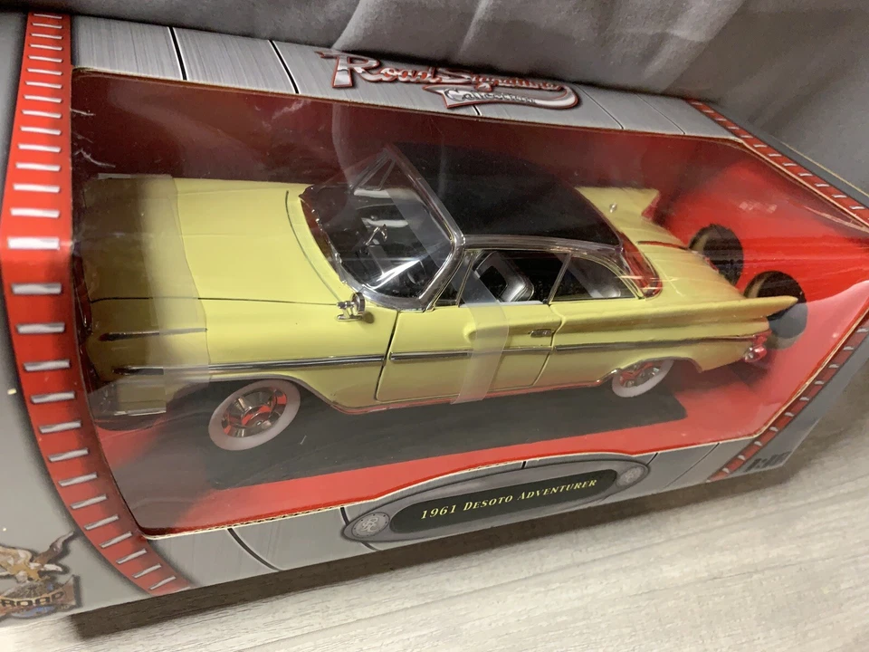 Литая под давлением желтая и черная крыша Road Signature 1961 DeSoto Adventurer Sunburst 1:18 - Изображение 4 из 4