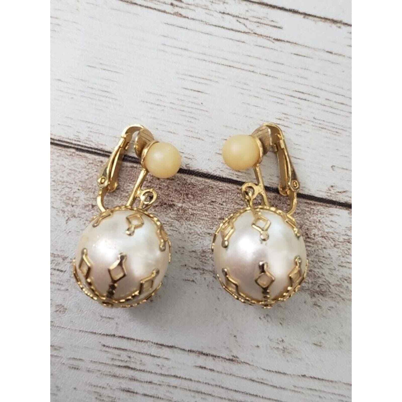Vintage Celebrity Clip On Earrings Faux Pearl & G… - image 2