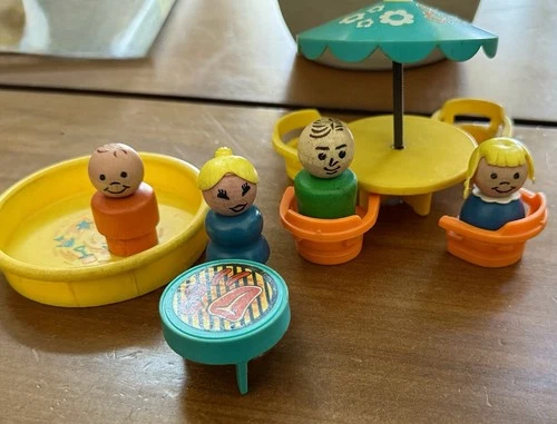 Vintage 1972 Little People Play Family House Patio Set #726 All-wood Figures