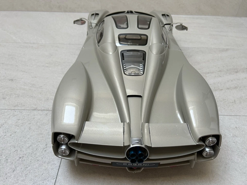 Pocher 1/8 Pagani Utopia - Immagine 4 di 4