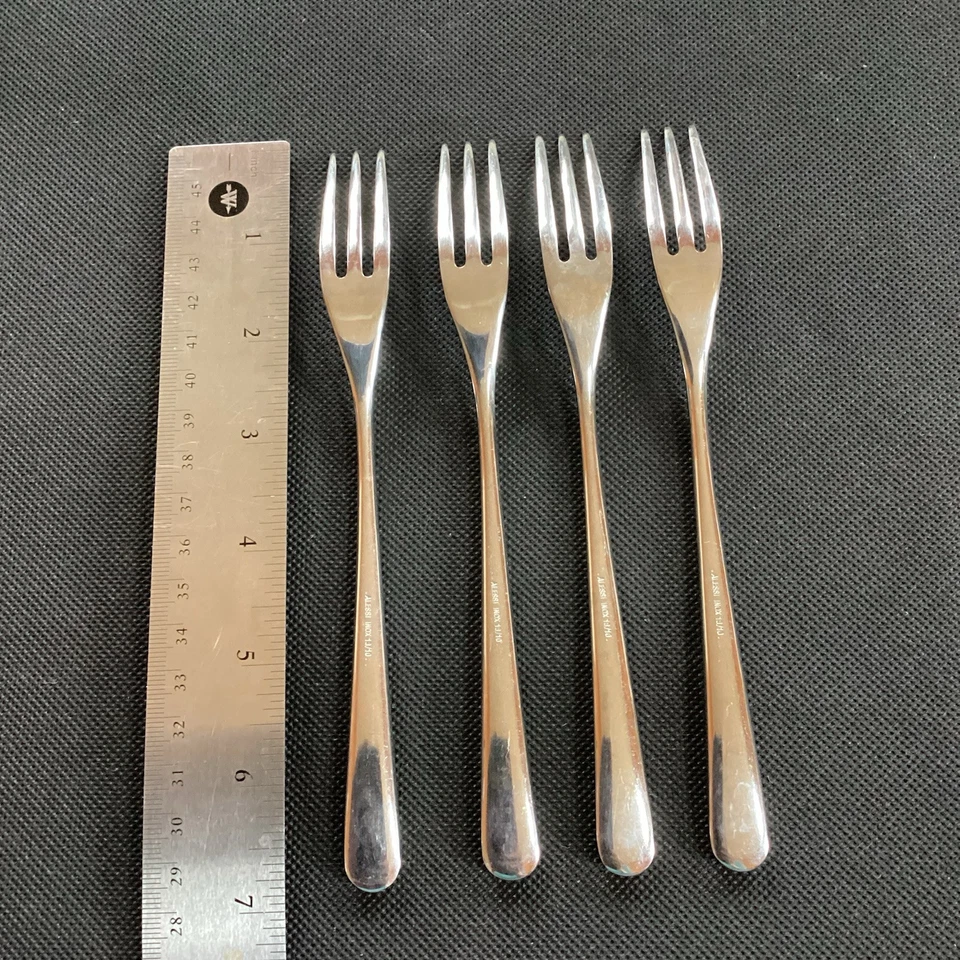 Juego de 4 tenedores de ensalada Alessi Inox Caccia cubiertos de acero inoxidable Inox 6 3/4" Foto 3 de 4