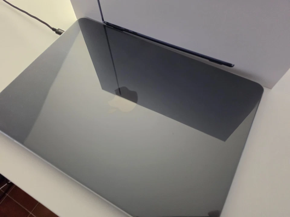 Apple MacBook Air 13" M4 · 16GB · 512GB, foto 4 di 5