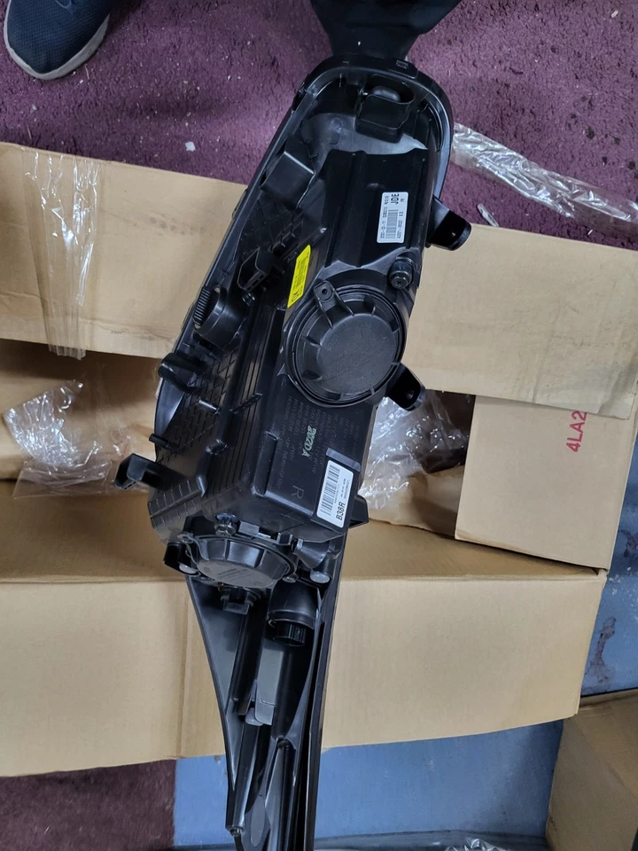 GENUINE NEW KIA CEED 2012 - 18 RIGHT HEADLIGHT 92102 A2380 - Image 3 of 4