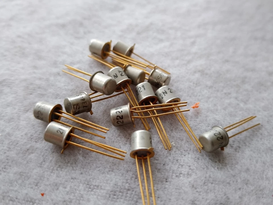 5x 2N2222 Bipolarer Einzeltransistor (BJT), NPN, 30 V, 800 mA, 1.2 W, TO-18 K178 - Bild 1 von 1