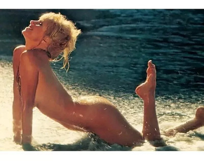 without dress beach Young Woman Without Clothes Standing Sea
