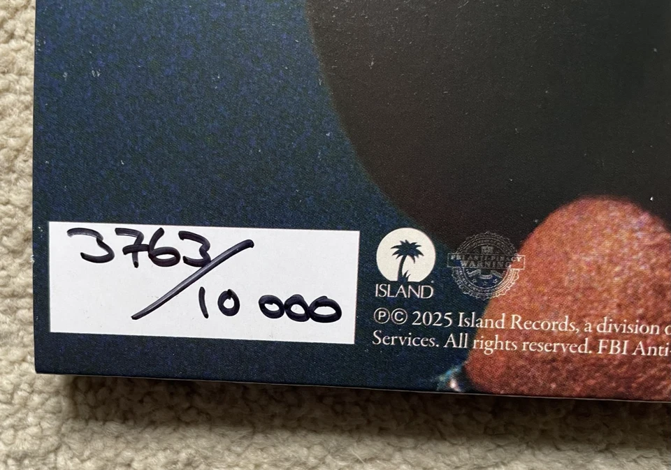 Sabrina Carpenter – Short ‘N’ Sweet Deluxe Ltd Edition Zoetrope Blood Vinyl - Image 3 of 4