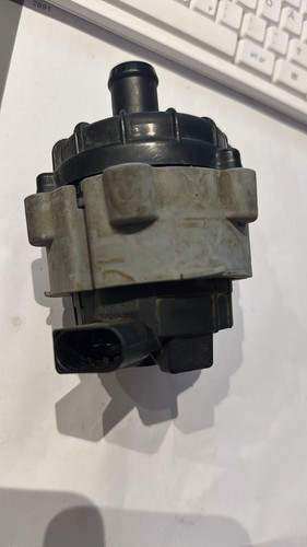 VW Audi Original Zusatzwasserpumpe Wasserpumpe 06M965567 (K5)
