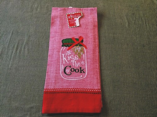 NEW Kay Dee Designs Christmas Kitchen Tea Towel "Kiss the Cook" 18x28" NWT - Picture 1 of 7