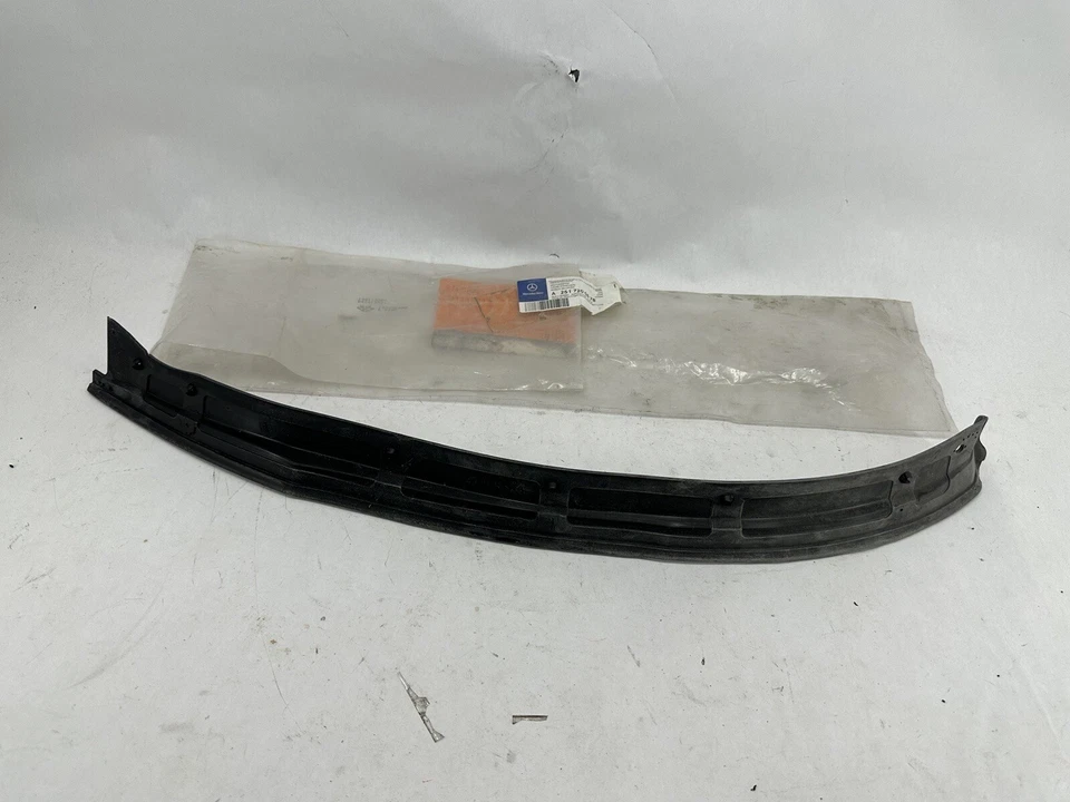 2006-2012 MERCEDES R350 FRONT DOOR SEAL WEATHERSTRIP DRIVER LH A 251 720 06 78 - Image 4 of 4