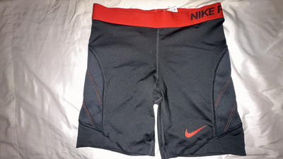Nike Pro Men s Compression Shorts M Black/Red Pull-On 6 in Inseam 32 in Waist
