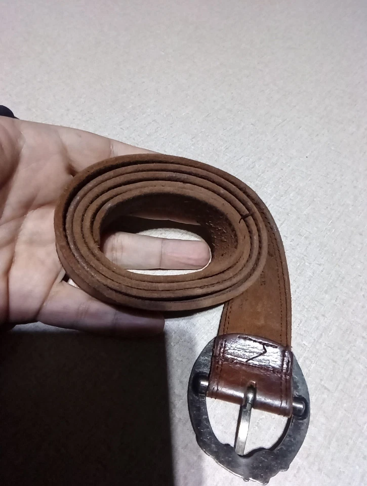 American Eagle Brown Distressed Leather Belt w Floral Buckle Ring Size L - Image 4 of 4