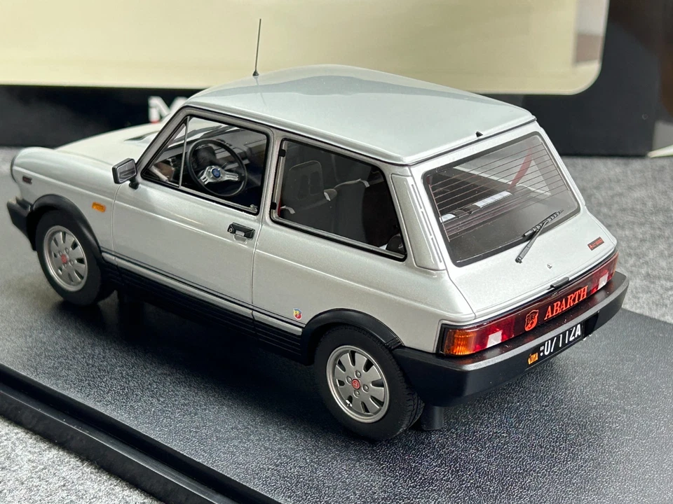 MAXIMA 1/18 1984 AUTOBIANCHI A112 ABARTH SERIE VII plateado metálico Foto 2 de 4