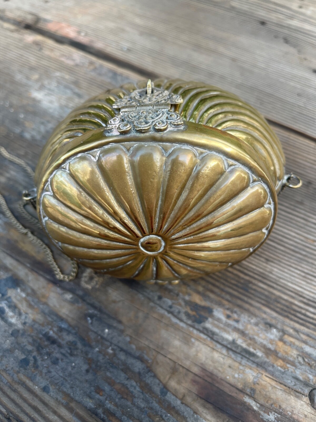 Antique Copper Deco Clam Shell Purse W/Chain Stra… - image 2