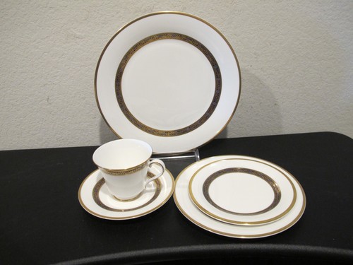 20 Pc Royal Doulton HARLOW Place Setting - Dinner, Salad, Bread Plates, Cups, Sa - Picture 3 of 6