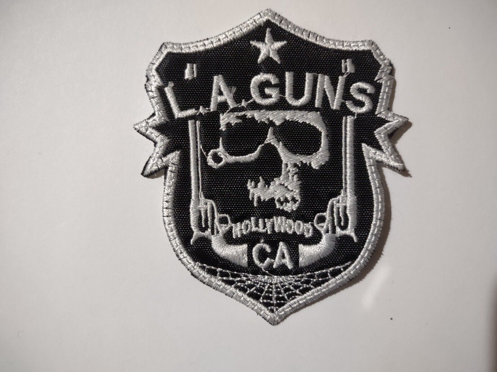 LA GUNS SHIELD, SEW ON WHITE WITH WHITE BORDER EMBROIDERED PATCH