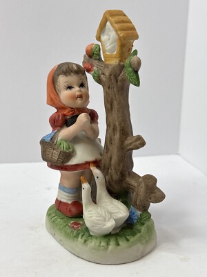 Vintage Royal Crown Porcelain Figurine Little Girl Praying with 2 Geese SP25