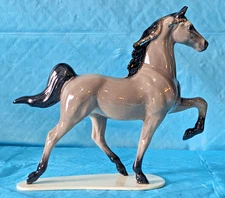 VHTF SR Hagen Renaker American Saddlebred Horse Gray w/ Platinum Ribbons 30 Made