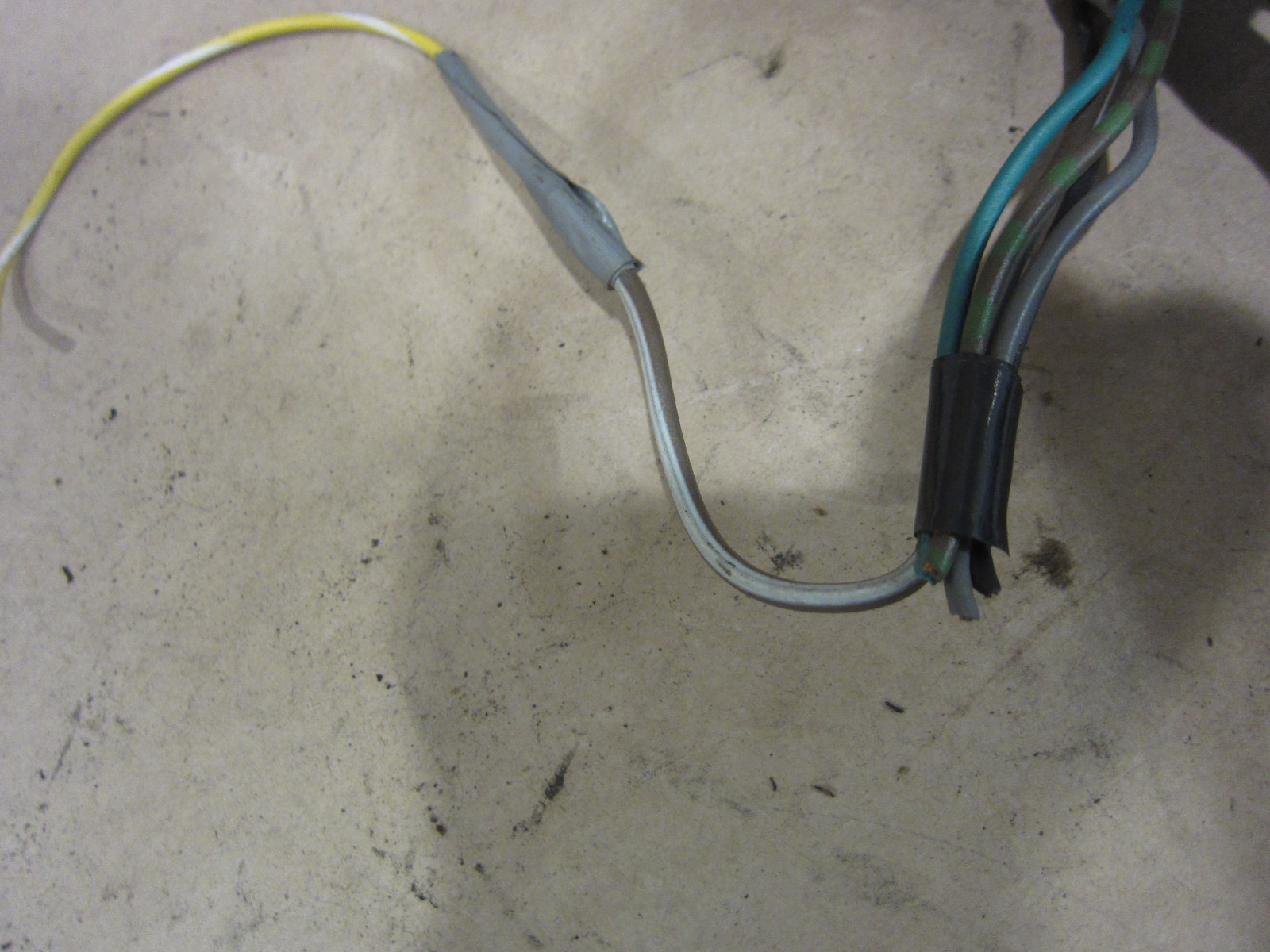 Ferrari Mondial QV - Central Tunnel Harness - P/N 133740