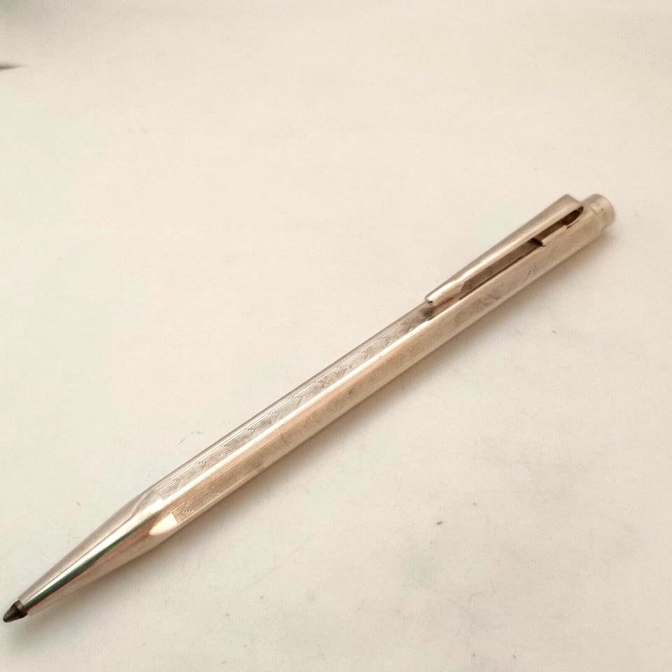 Bolígrafo Caran d'Ache hexagonal plateado (hecho en Suiza) Foto 2 de 4