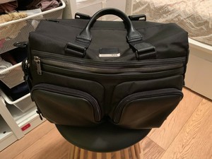 tumi holdall