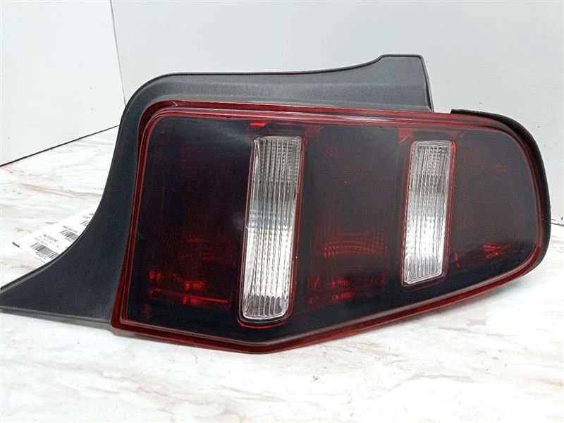 Used Right Tail Light Assembly fits: 2011 Ford Mustang Right Grade A Foto 4 de 4