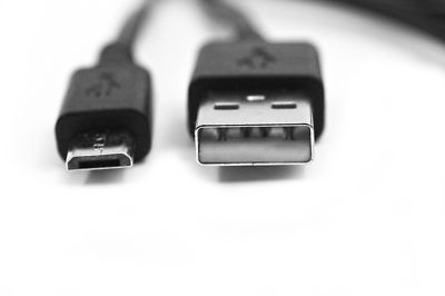 Chargeur 2 en 1 (Secteur + Câble USB) Pour Sony Ericsson Satio (U1i