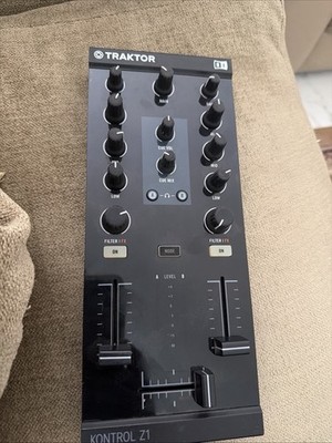 Native Instruments Traktor Kontrol Z1 DJ Mix Controller